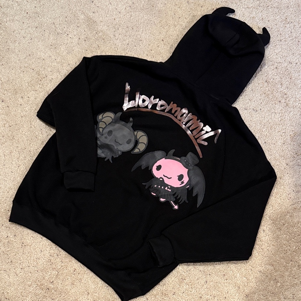*RARE* NWOT SANRIO LLOROMANNIC BLACK HOODIE WITH CUTE HORN DETAIL ON HOOD